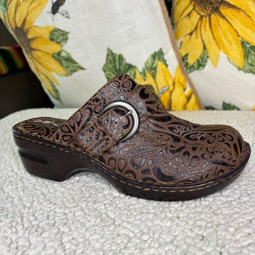 Equestrian Distressed Brown Embossed Buckle Clog Mules Ranch Western Size 8